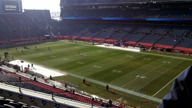 90 minutes before the game no one wanted to be outside if they could avoid it...